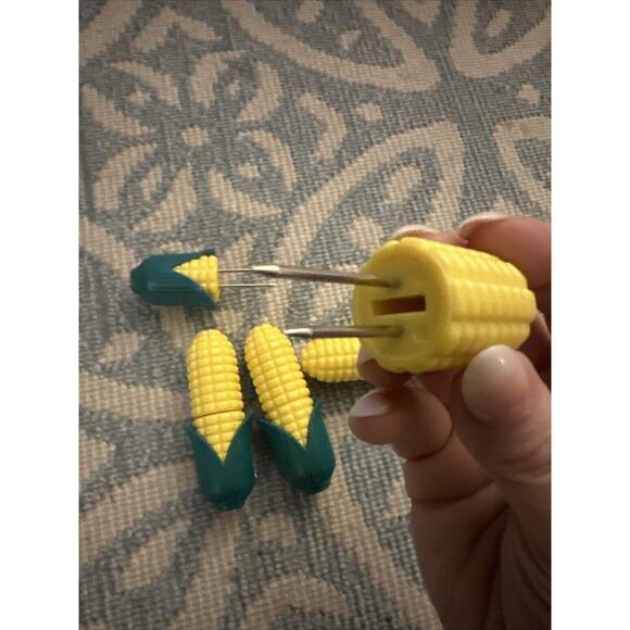Corn on Cob Corn Holders Skewers 8 Interlocking Set of Four Yellow Green - Picture 8 of 8
